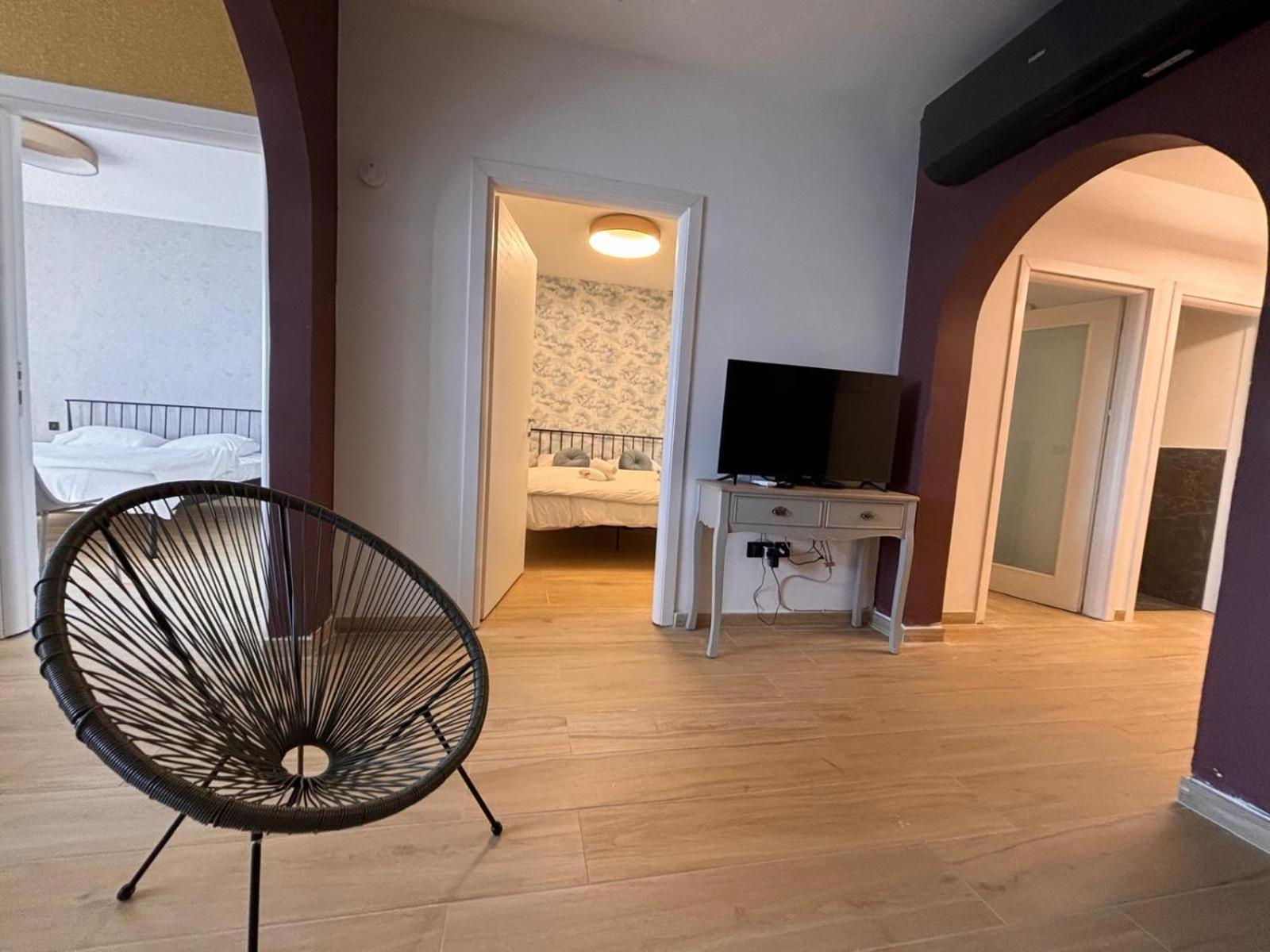 Apartment Heart, 3 *